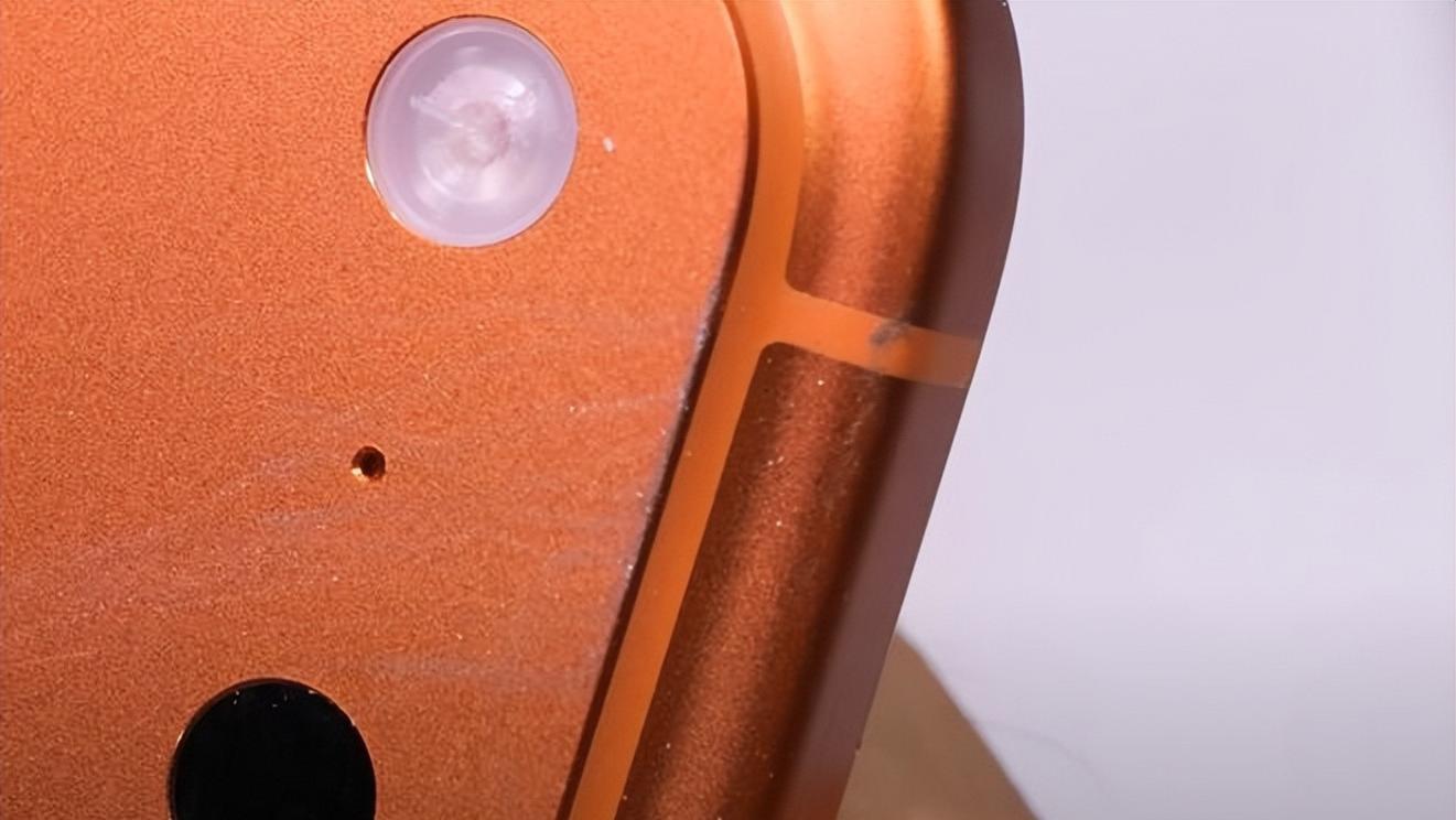 iPhone 17 Pro易刮花，究竟是材质“娇气”，还是被网友夸大？