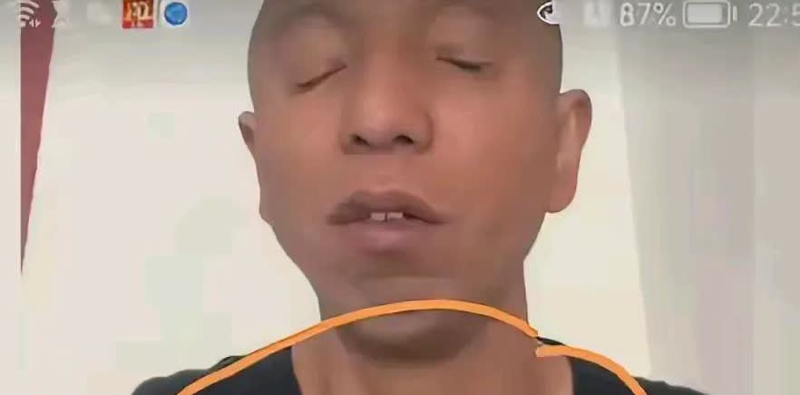 阿凡达确实是一个跑龙套的，虽然是个跑龙套的，但是也算是一个演员吧！演员最基本的要
