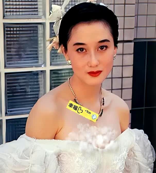 对于自己的父亲李连杰，李思直言不讳的点评道，自从父亲选择和利智在一起后，我们全家