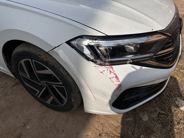 车借给朋友结婚被撞啦
车和女朋友概不外借，我算知道了，速腾 300TSI DSG