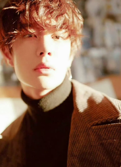 空中有无人机表演，江边有灯光秀，整座城市都弥漫着王一博的气息，粉丝们简直太幸福了