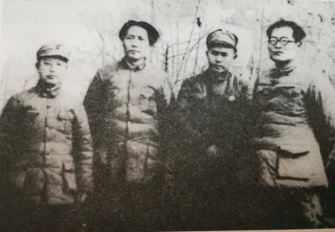 在延安，师哲曾经问毛主席一个问题，我们和王明的真正分歧到底在哪里？毛主席沉默片刻
