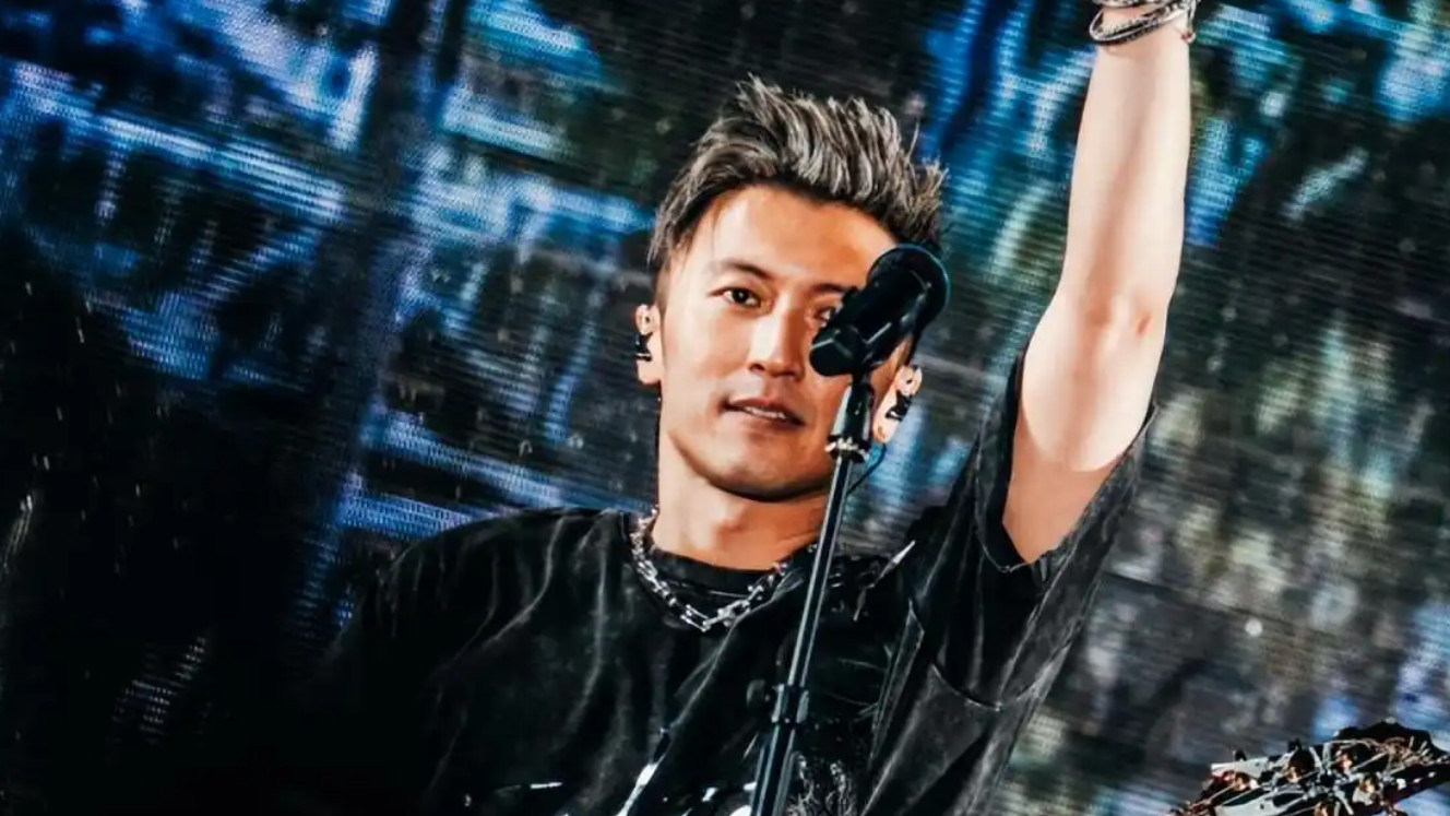 谢霆锋唱“锋菲”定情曲，王菲隔空互动，原来李亚鹏早就看透她了
