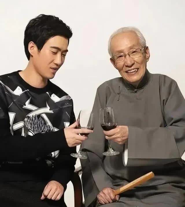 常远和郭晓小同为星三代，有共同点有不同，共同点就是他们俩都有一个明星爷爷，而且都