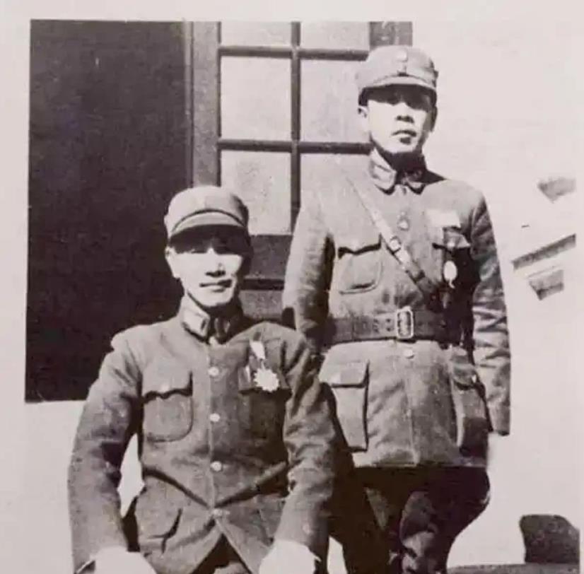 1957年，黄百韬的儿子黄效先，枪杀和他关系暧昧的男性朋友，被判处死刑。黄百韬的