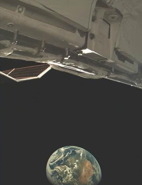 美军X-37B飞得高度不低~~
美国太空军的X-37B轨道试验飞行器上的一部监测
