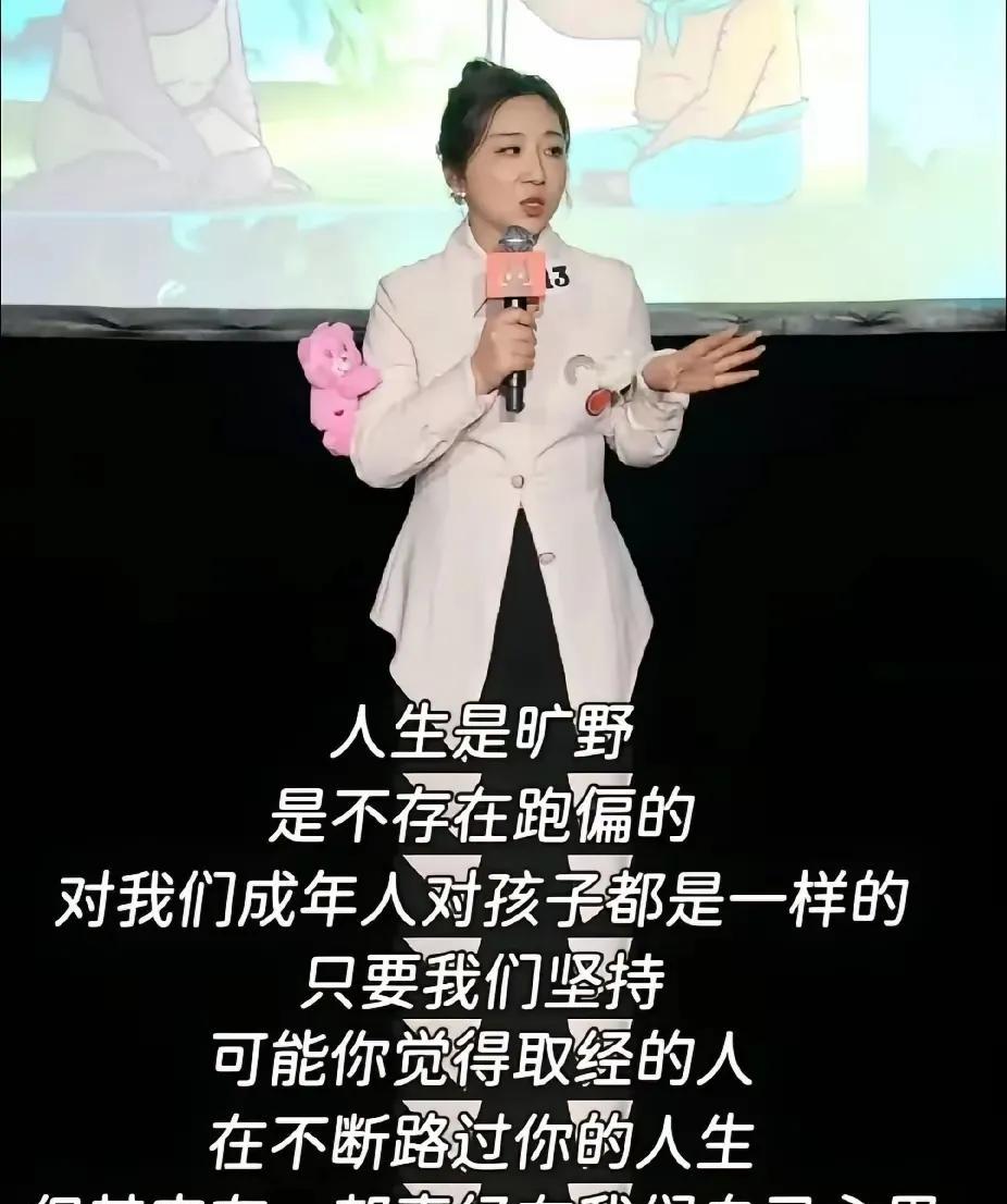 不出意外的话出意外了
浪浪山小妖怪的票房一直不错
然后谁也没想到，剧组竟然邀请傅