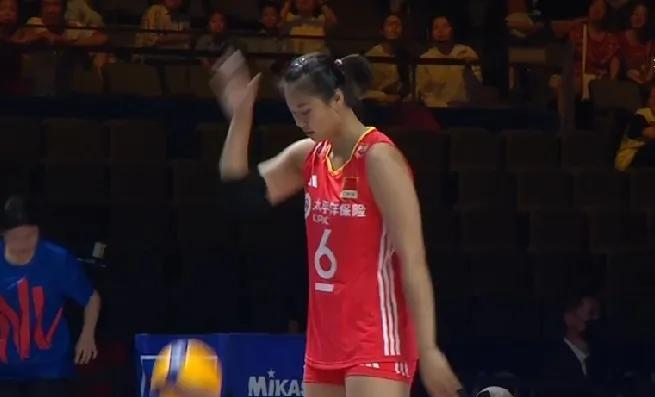 女排世联赛，
中国女排对阵比利时女排，
中国女排首发为
龚翔宇，王媛媛，吴梦洁，