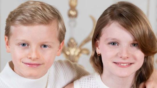 摩纳哥龙凤胎11岁庆生照！加布里拉唇红齿白，雅克单手托下巴帅气