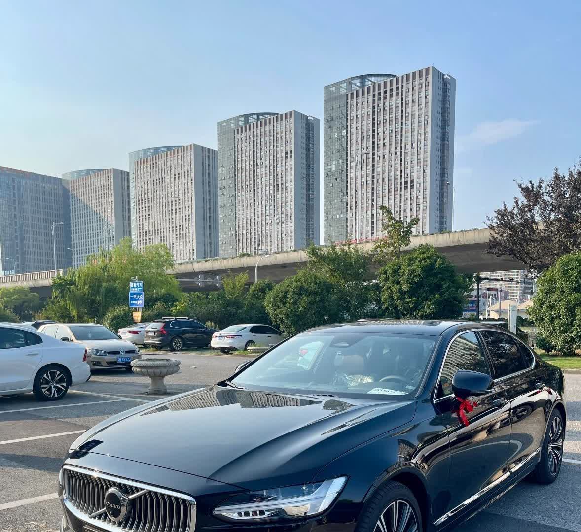 现在沃尔沃没了豪华品牌优势。

BBA降价能换销量，沃尔沃不行。

S9