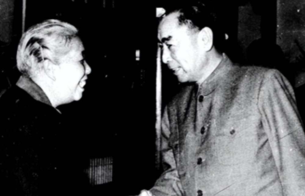 1952年，鲁迅的遗孀许广平来到中南海西花厅做客，周恩来见到许广平后，高兴地说道