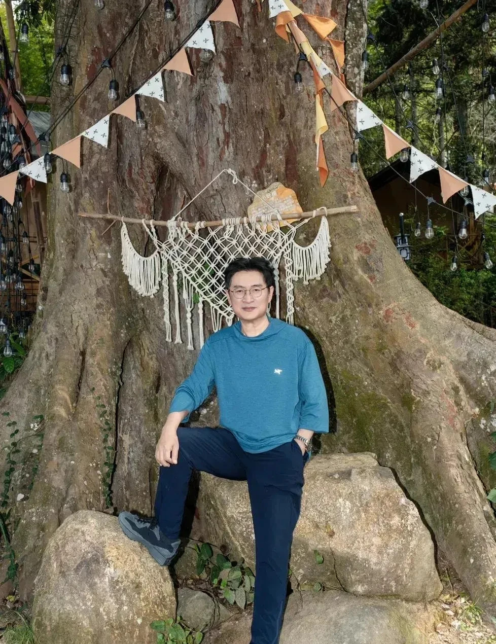 黄安从台北搬家到福州











太震撼了！黄安60大寿，居然举家搬到