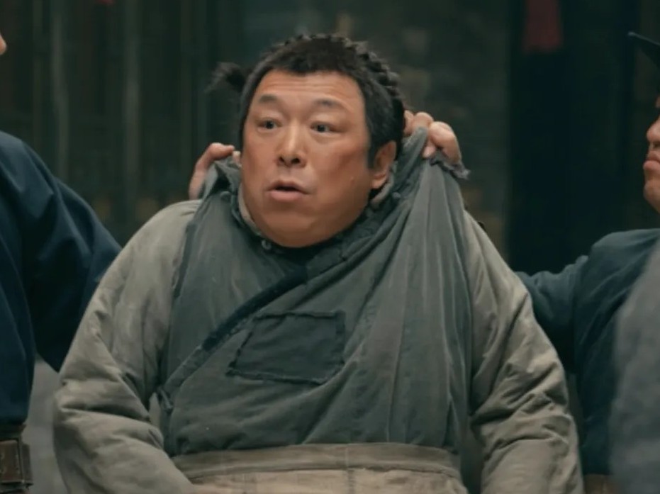 要说黄渤最让人感动的，
不是他二话没说就答应出演《戏台》，而是他居然零片酬

