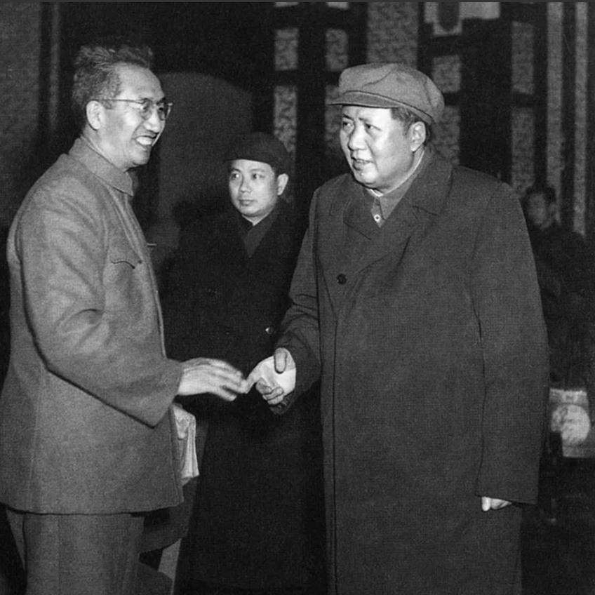 1935年秋天，红军还在四川境内艰难转战，张国焘一纸命令，要徐向前调头南下，阻击
