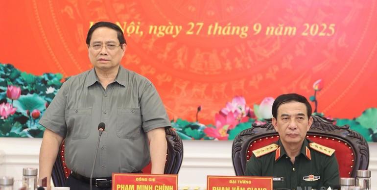 潘文江的表情不对！范明政召集越南国防部和部队召开国防工业工作会议。除了潘文江，连