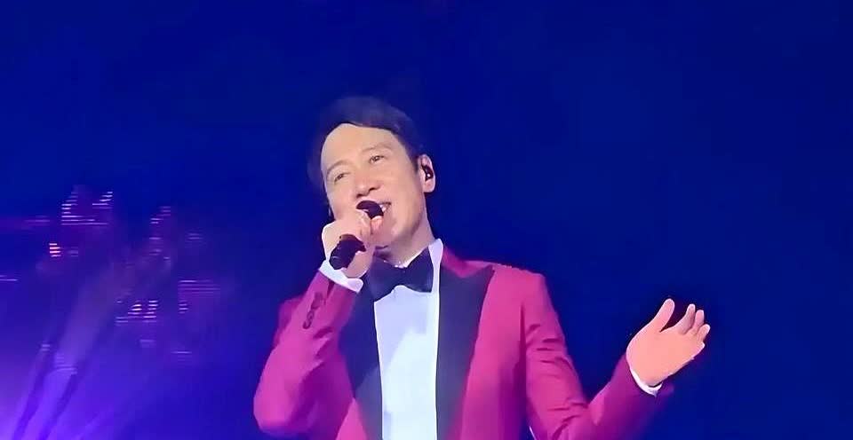 黎明一句话让杠精闭嘴！

澳门演唱会台下有人喊“讲粤语不尊重人”，他直接甩出