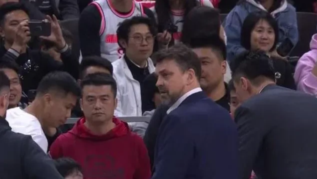 广东助教伊戈尔:非常喜欢东莞，暂时不考虑季后赛对手，打好当下每一场比赛。

伊戈