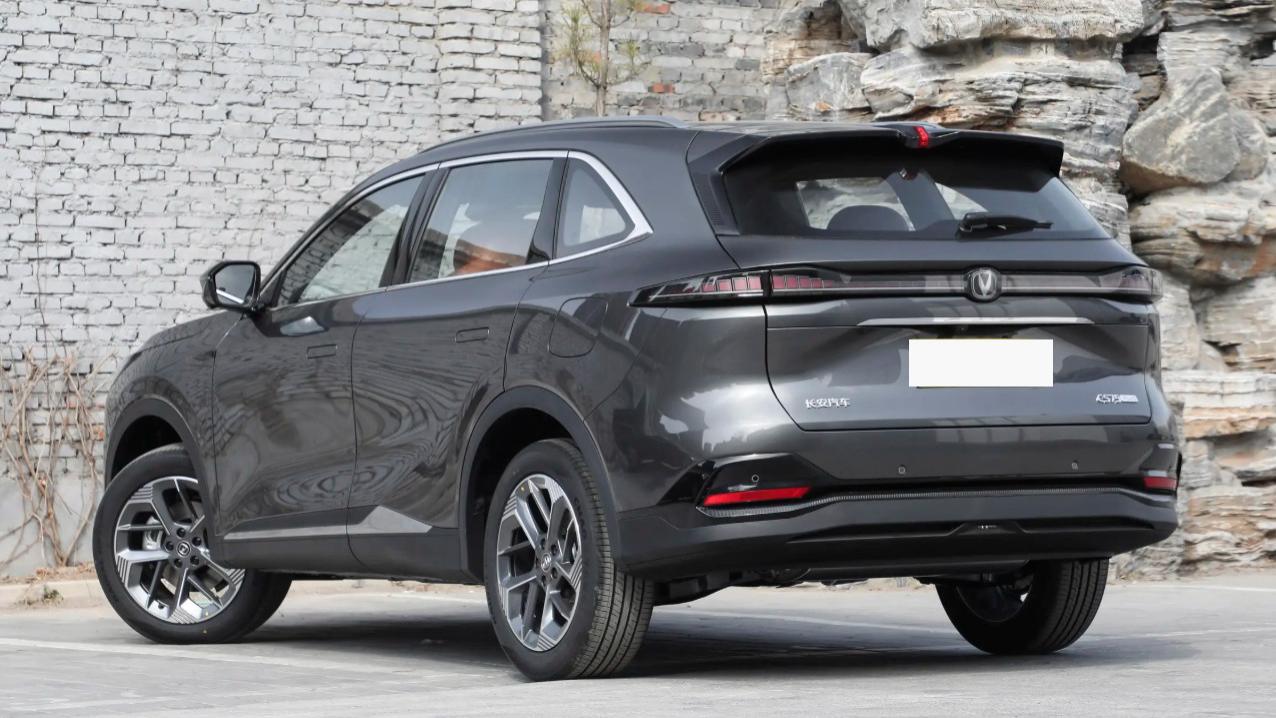 长安SUV：标配爱信8AT，3块大屏，理想L9同款内饰，售价8.99万起