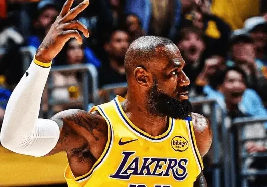 截止3月8号，NBA本赛季最佳阵容一阵大概是:

1、控球后卫:詹姆斯，MVP榜
