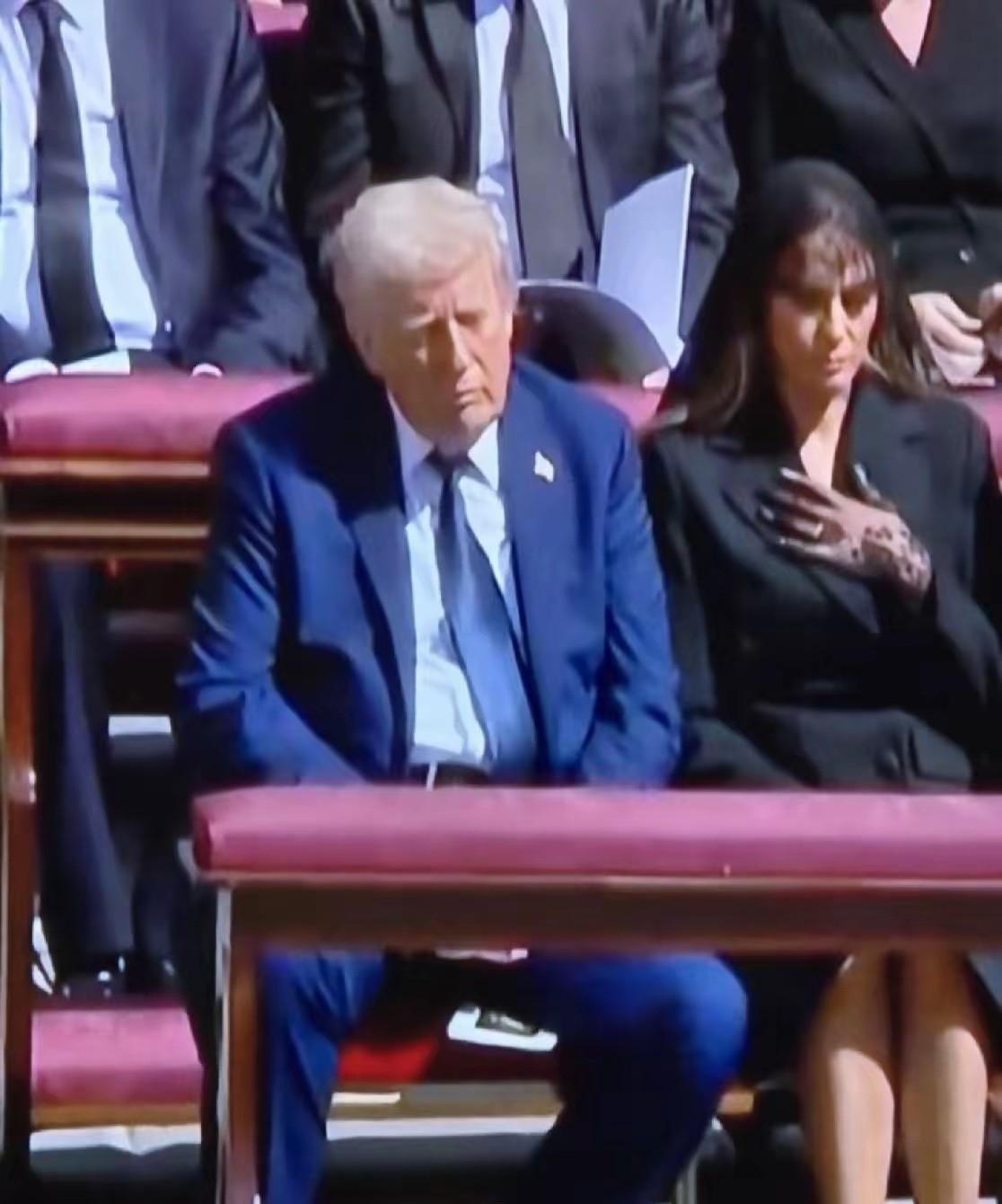 上任白天，已经快赶上瞌睡乔了，这还是在教皇葬礼上，全世界大多数国家尤其是西方国家