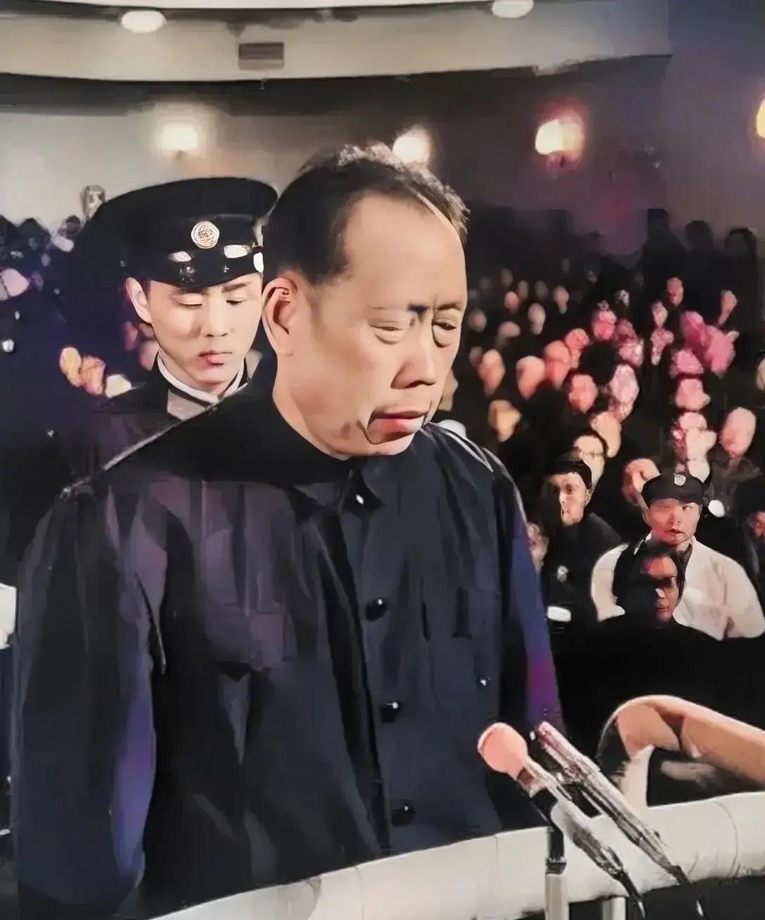 据说他，四野捍将，55受中将。继肖劲光海军司令任政委还是什么的都记不清了。在与日