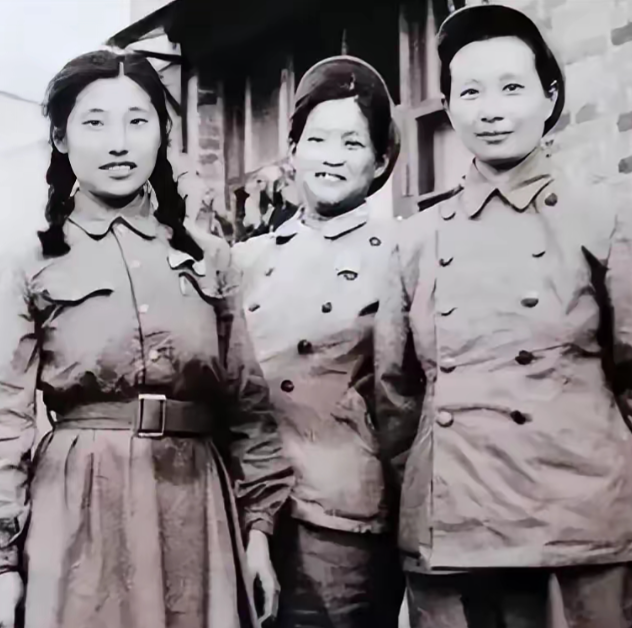 1937年，地主王学文发现一20岁女兵躺在家门口，见四下无人，他一下将女兵扛到了