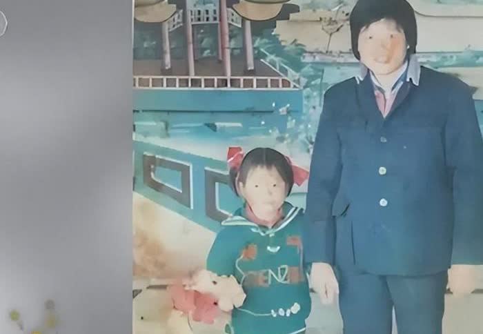 1992年，湖北一对夫妻自杀后，留下了只有5岁的女儿，然而18年后女儿却不顾众人