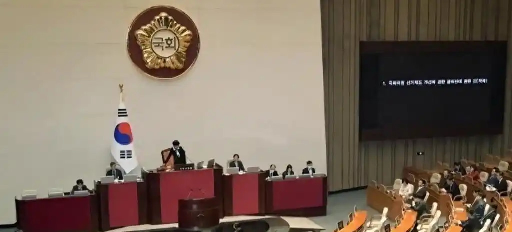 文在寅父女被查











这简直是韩国政坛年度大戏！文在寅怎么也没想