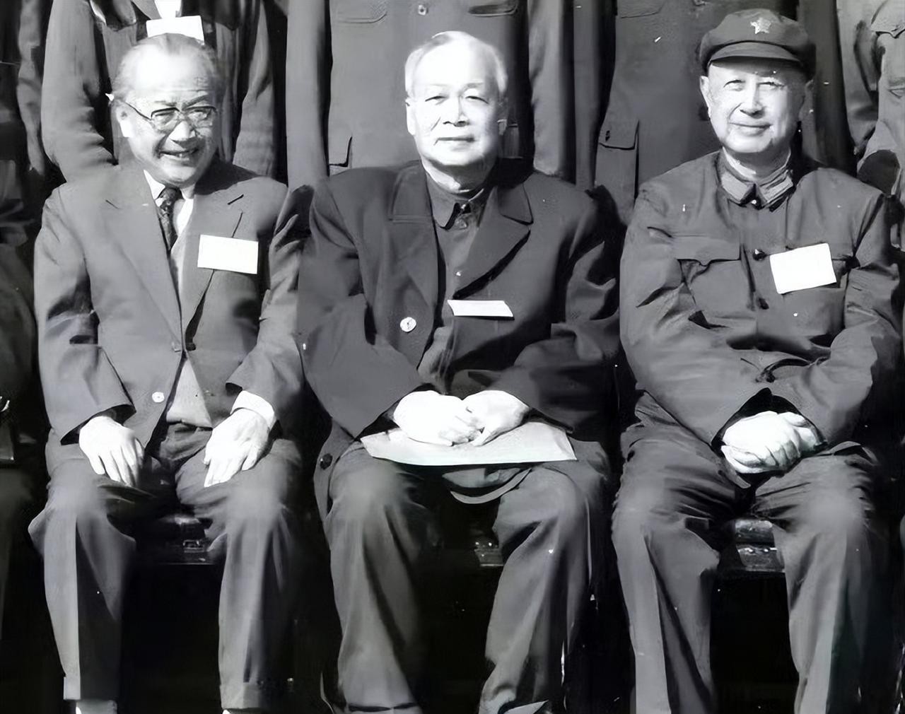 致敬中国三钱科学家



你有没有想过，是谁让中国有了导弹、原子弹，又是谁让中国