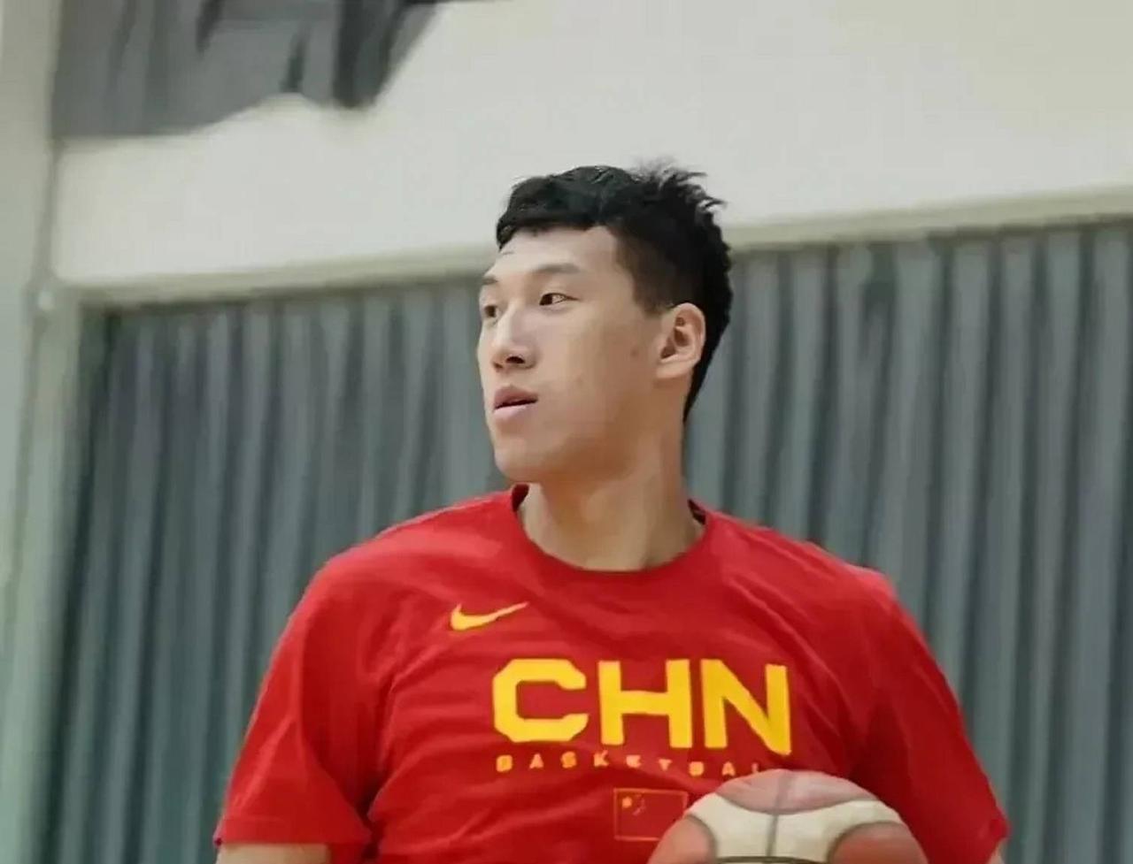 杜润旺篮板球进步了！
在过去的38场常规赛，杜润旺场均篮板球只有1.8个，在广东