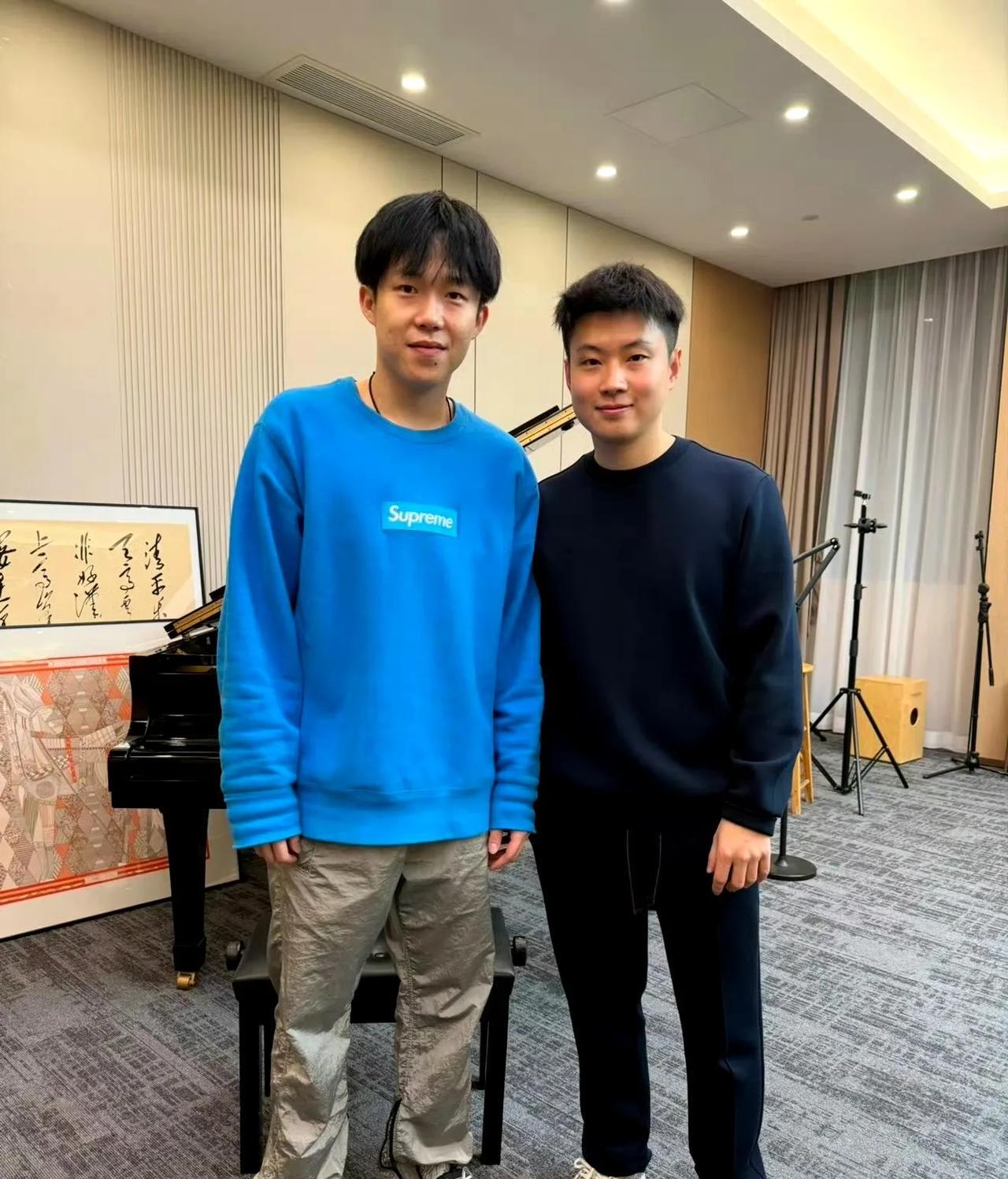王楚钦排名世界第2，赵心童排名世界第11。一个斯诺克冠军的奖金超过乒乓球一年的奖