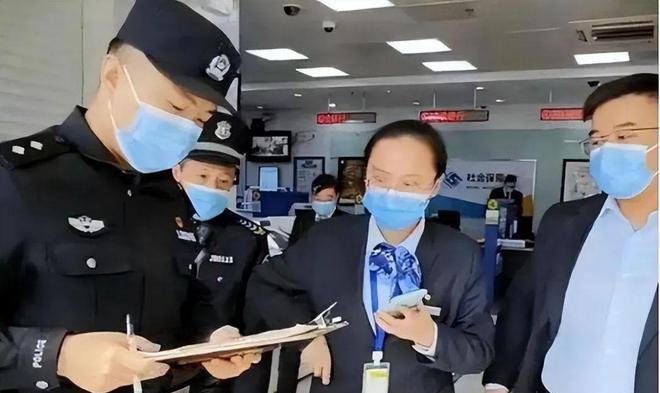 2015年江苏刘先生在整理母亲遗物时，竟然发现一张600万元的存单，就在他兴高采
