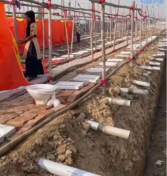 印度厕所革命“露大脸”，图片不是施工中，而是验收合格后的真实样子。印度拨款29亿