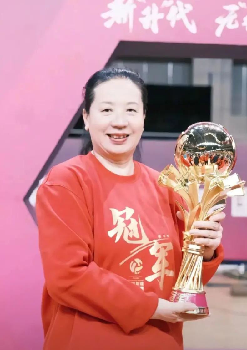 江苏女排的厉害之处正是“请进来”。江苏没有像天津这样“走出去”到访土耳其，却以“