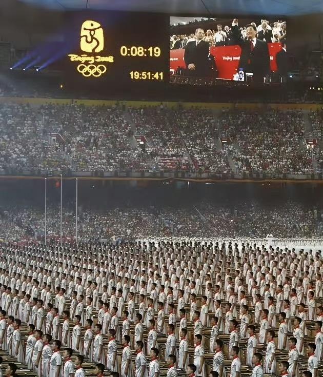 以前年轻不懂事，现在回头再看，才知道2008年北京奥运会开幕式的含金量有多高，绝