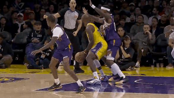 詹姆斯翻身跳投遭马威大帽扇飞，目前6中2仅得到4分2助攻