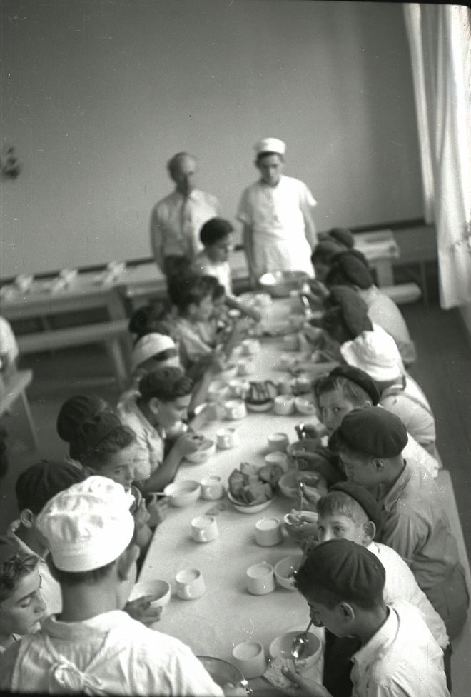 恰饭冇？（1948年以色列特拉维夫）