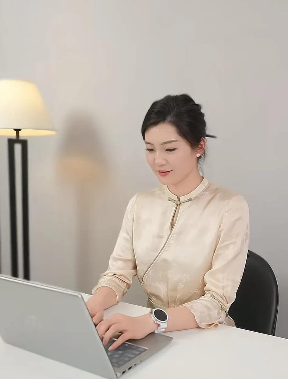 谁知道昨天大家电卖了多少？涨粉多少？
1.55亿啊！直接涨粉3.1万+！
粉丝数