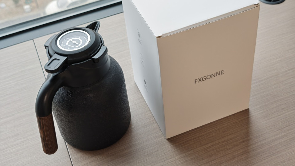 从安全到锁温都拉满！宫菱保温壶测评：欧盟认证+0胶水0重金属