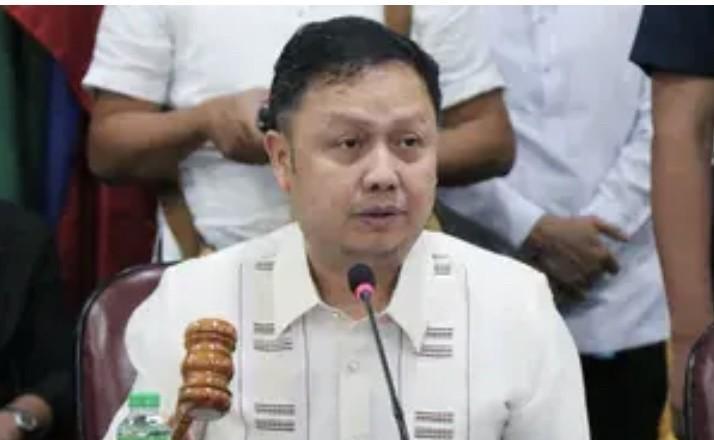 菲律宾众议院拨款委员会前主席、阿科比科尔党团代表扎尔迪·科必须回应有关他涉嫌预算