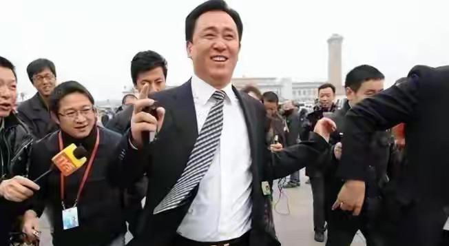 恒大清盘，令人感叹:“眼看他起高楼，眼看他宴宾客，眼看他楼塌了。”
国家动真格了