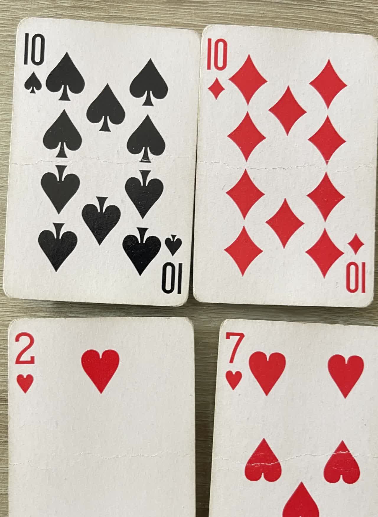 每天随机抽4张，计算24点，试试有几种方法？锻炼一下大脑[微笑]