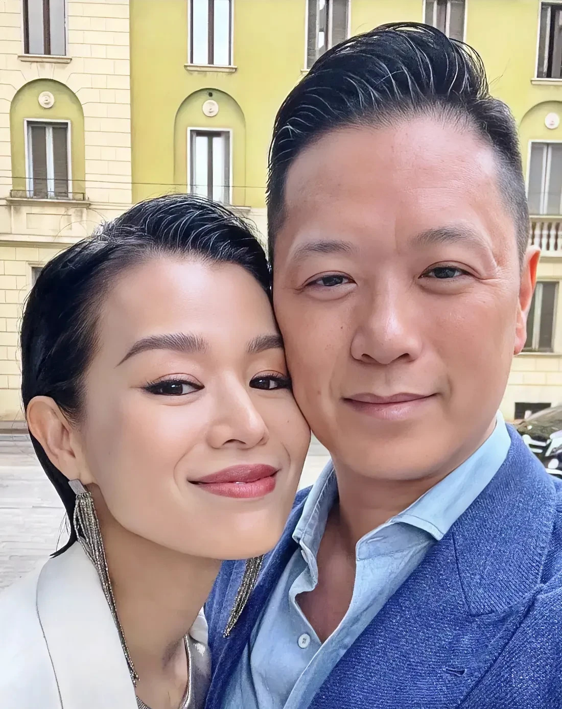 胡杏儿老公夜店搂女











天哪，不敢相信！胡杏儿老公李乘德竟然在