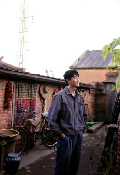 杨玏演的父亲让人想起自家老爸。话不多但特别靠谱，愿意花时间陪孩子做各种小事。那种