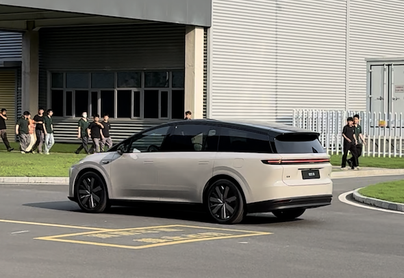 1月8日，理想汽车宣布，2026年第1周上线理想超充站140座。这速度，真是太惊