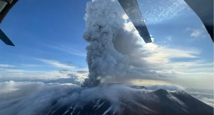 俄罗斯一火山六百年首喷发，可能是这个原因