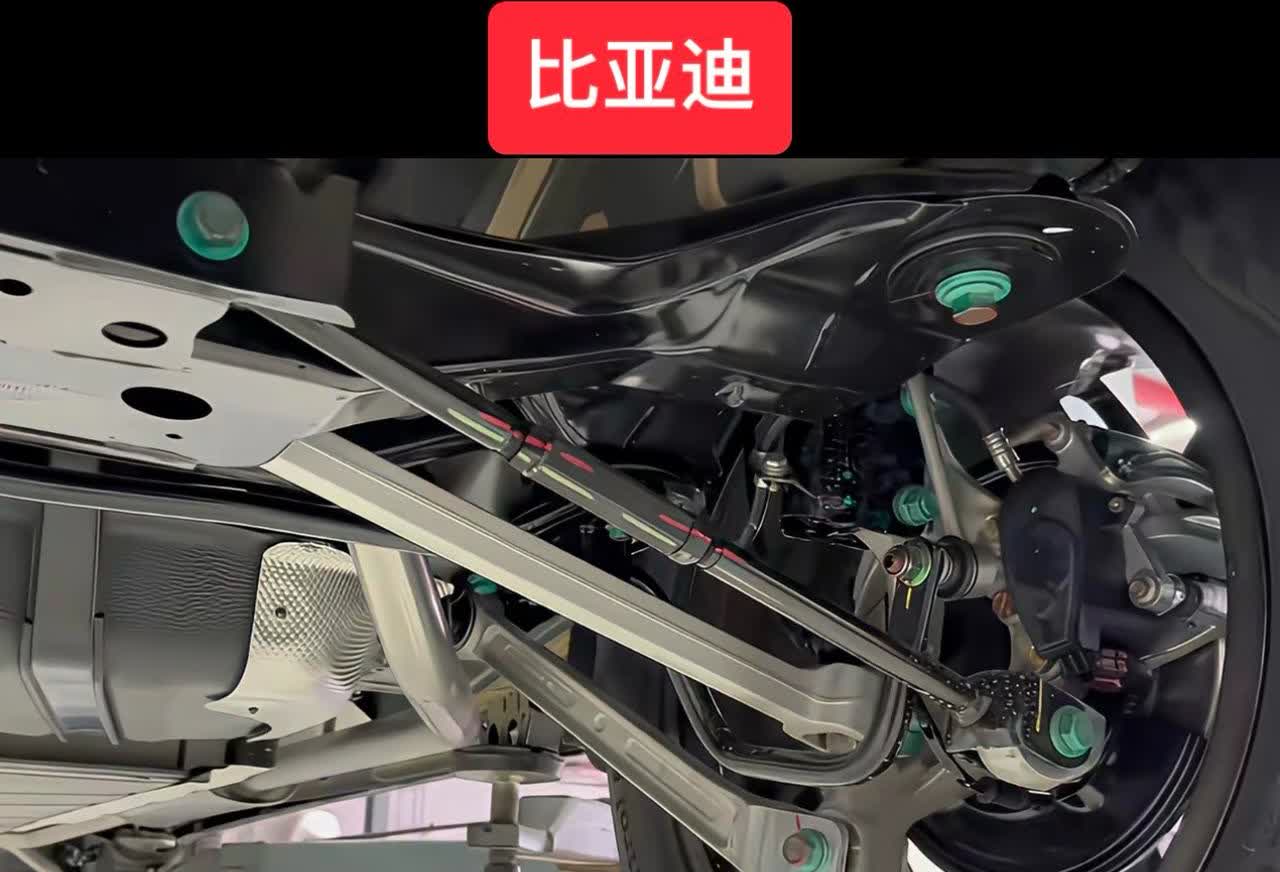 比亚迪后悬挂和雷克萨斯后悬挂，谁的用料更良心，一目了然！为什么当年日本车大多数用