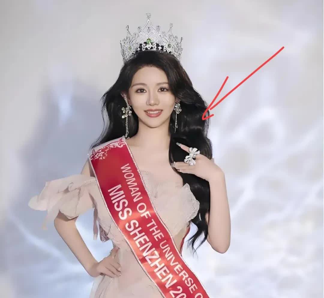 小姐冠军李思萱告诉我们

人长得再美、身材再好，也是有自卑感的

她的自
