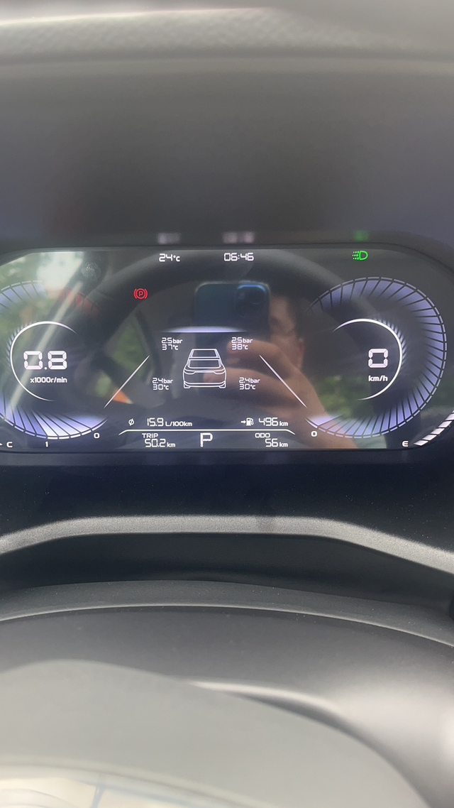 各位铁铁们 油耗这么高正常吗
啥时候能掉下来 现在跑了230公里 8个格的油剩2