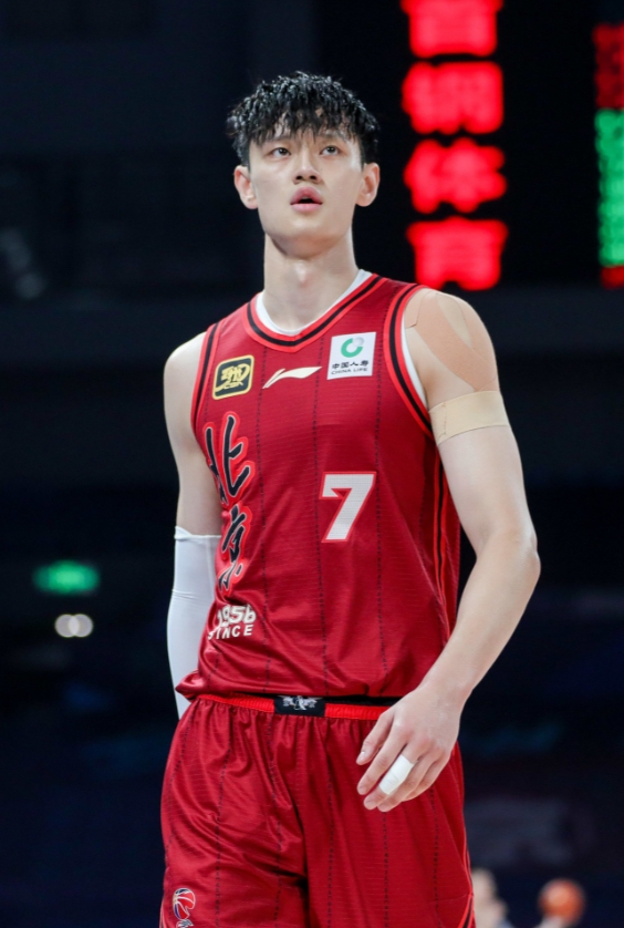 6月28日讯，据Ball Report记者Rob Murrows报道，多位消息人